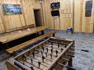 Кикер и теннисные столы, установленные в оздоровительно-банных комплексах 'Баня на Речной' и 'Баня на пруду'